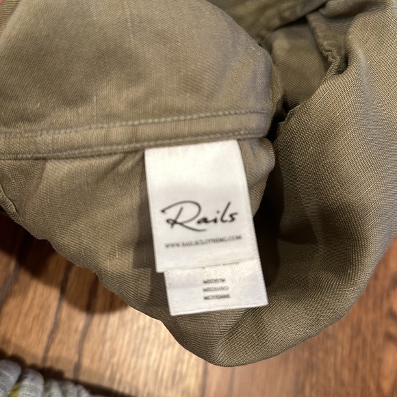 RAILS Linen adjustable jacket size medium, with military motif apliques - Picture 5 of 11